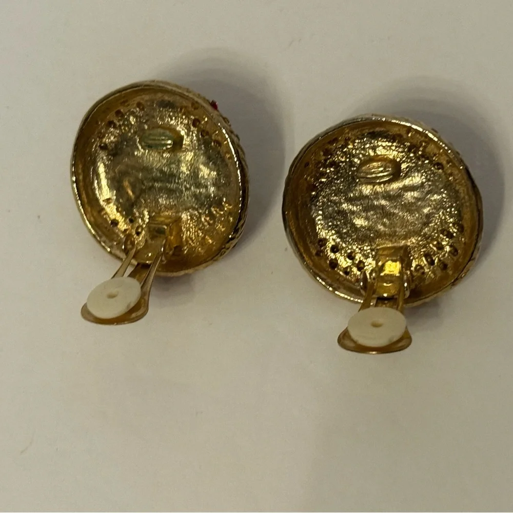 VINTAGE EARRINGS WHITE DOME FAUX PEARL GOLD TONE BASKETWEAVE MULTI CRYSTAL CLIP